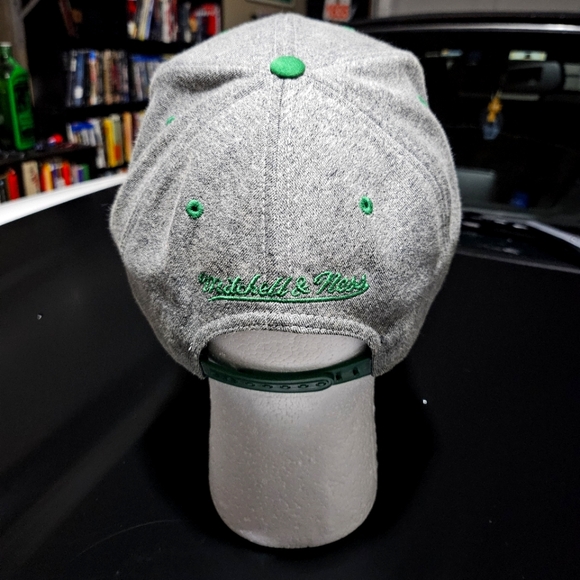 Boston Bruins Snapback Cap - Picture 2 of 2